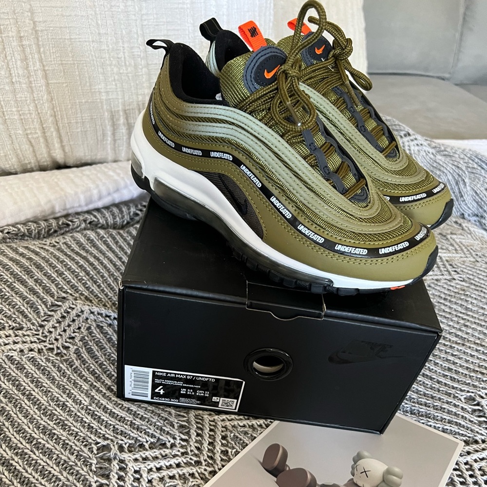 Nike AirMax 97 x Undefeated sneaker size 4 🖤⚡️💛